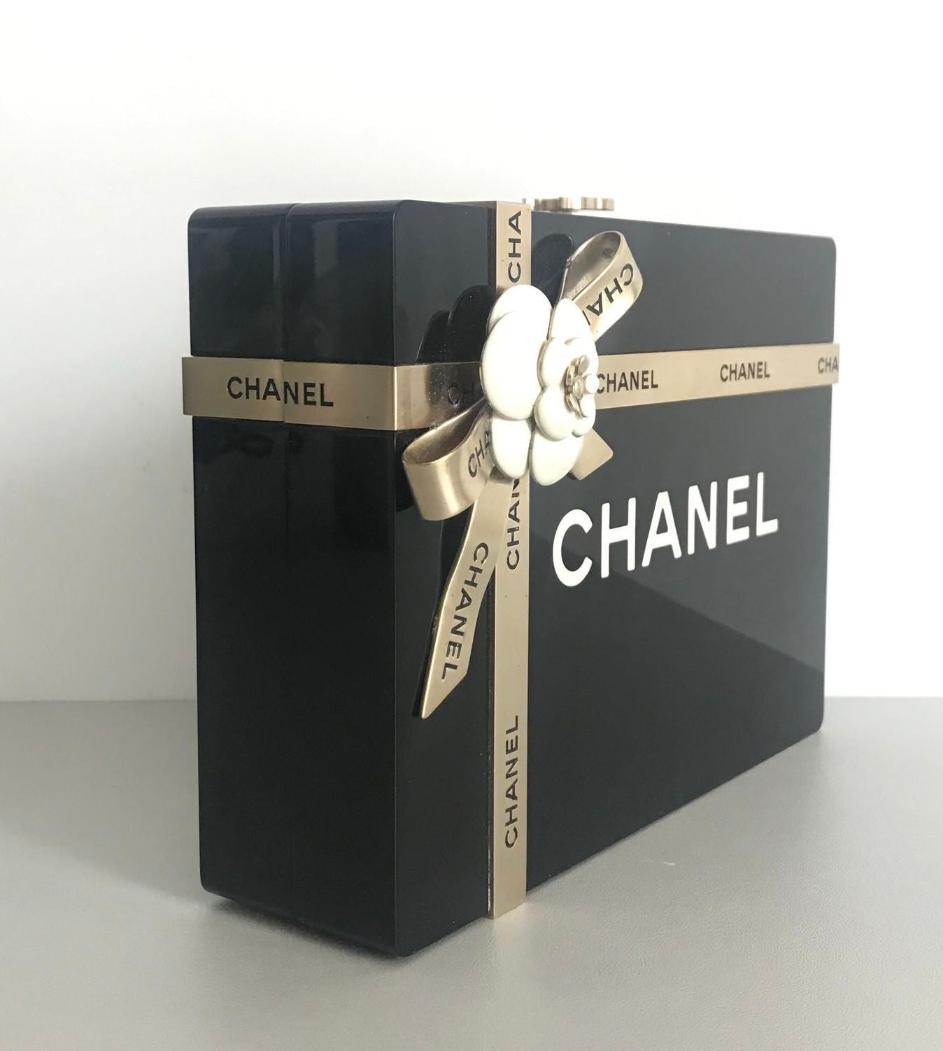 Chanel 2017 Gift Box Minaudière – Wararni.com