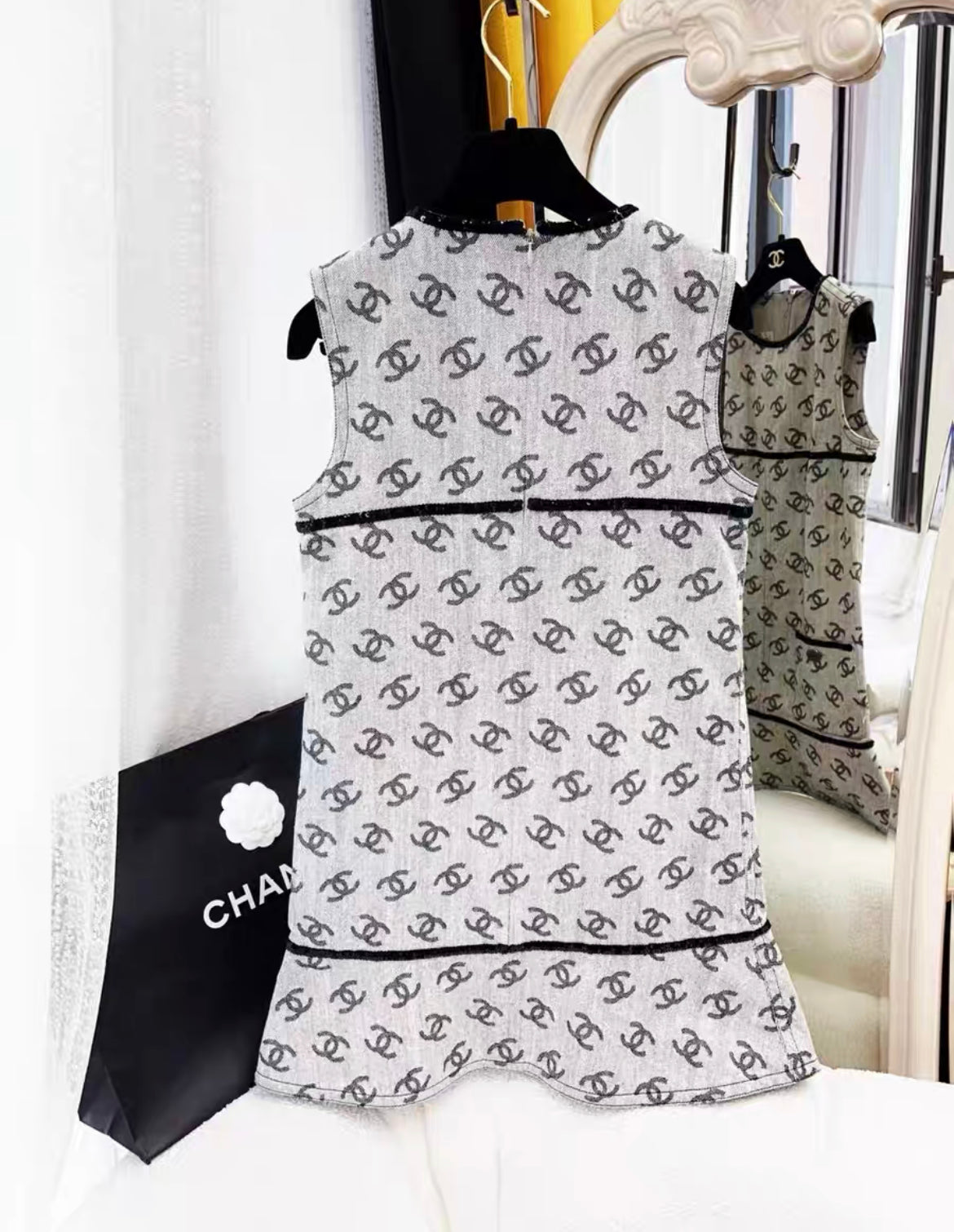 CHANEL 22S RUNWAY CC DENIM DRESS GREY, SIZE 34