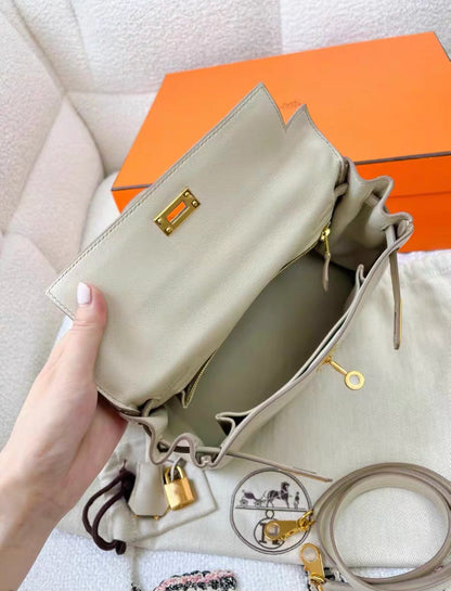 Hermès Kelly Retourne 25 Nata Swift Gold Hardware