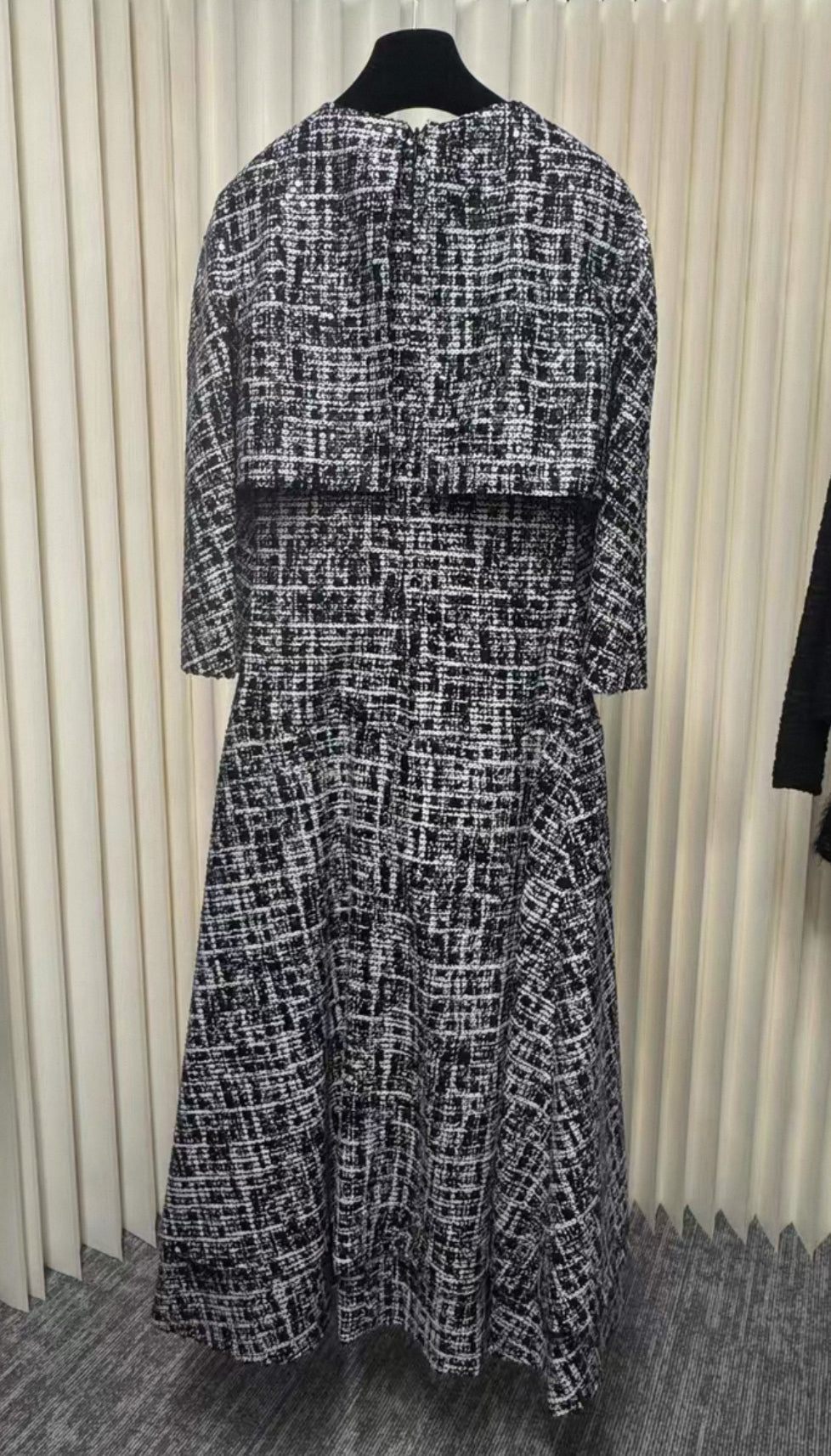 Chanel 19K Black and White Sequinned tweed Cape Dress F36