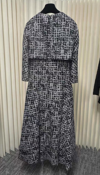 Chanel 19K Black and White Sequinned tweed Cape Dress F36