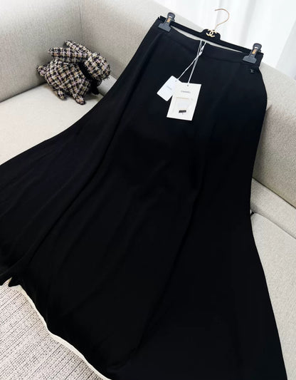 Chanel 25A Black & Ecru Skirt