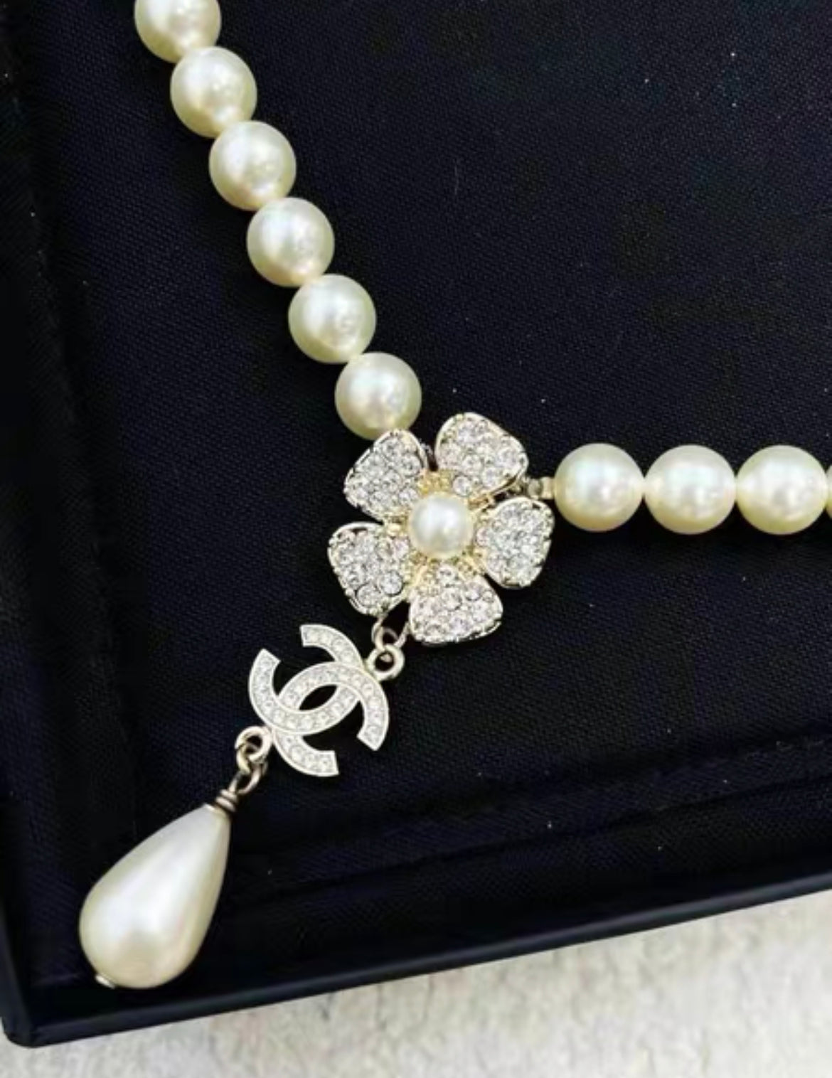 Chanel 23S Flower Diamond Pearl Necklace