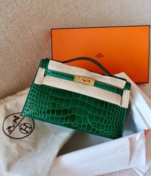 Hermès Kelly Pochette Emerald Shiny Porosus Crocodile Gold Hardware