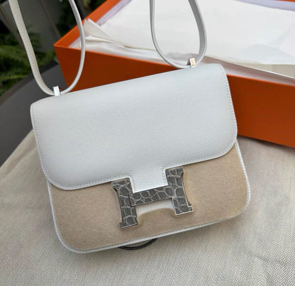 Hermès Constance 18 White/Gris Ciment Evercolor With Silver Alligator Hardware