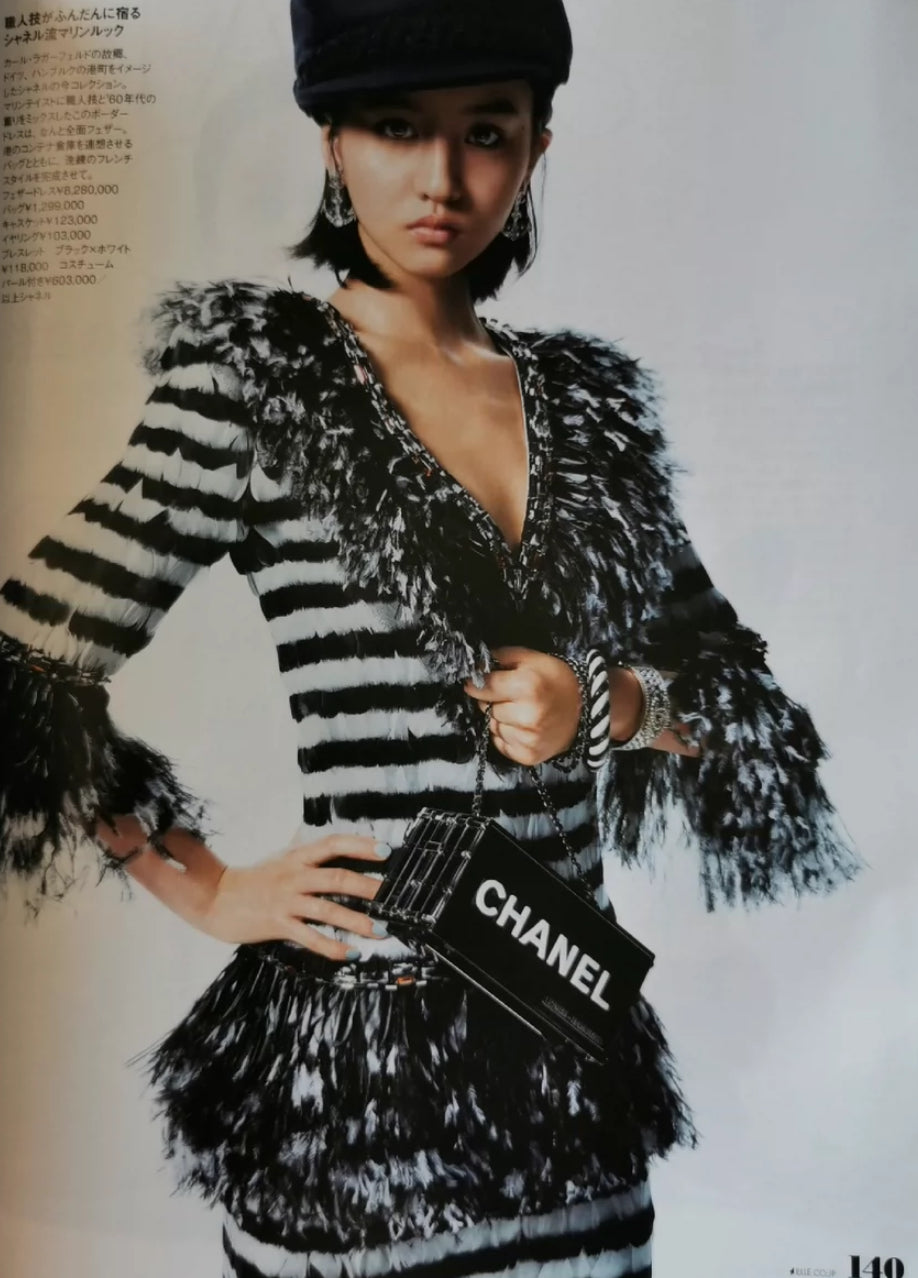 Chanel 18A black and white feather couture dress Wararni.com Chanel 18A black and white feather couture dress Wararni.com