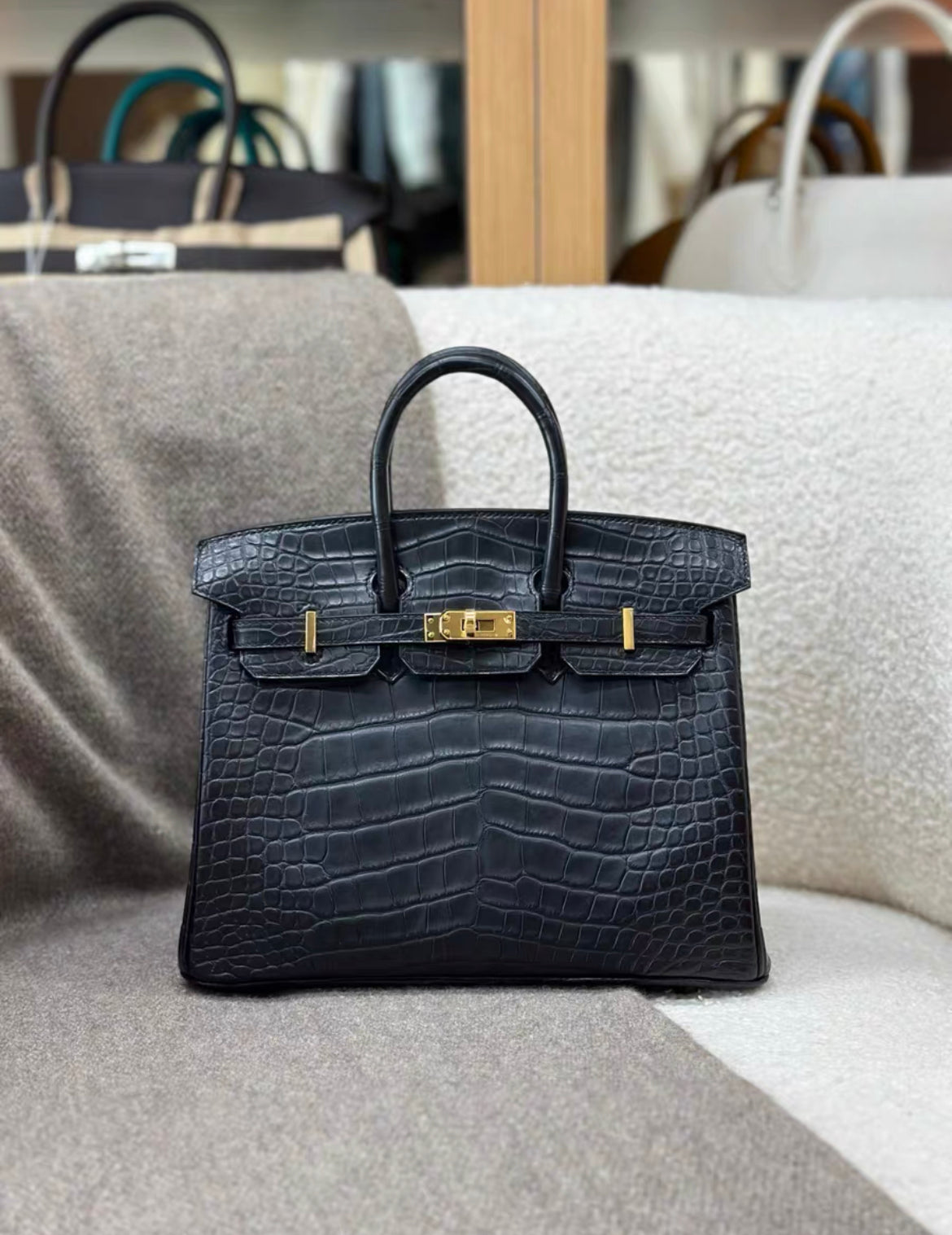 Hermès Birkin 25 Black Matte Crocodile leather Gold Hardware