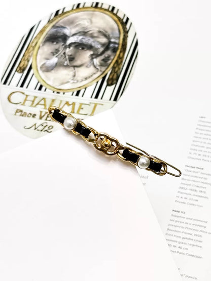 Chanel 21B black and gold leather chain hair clip