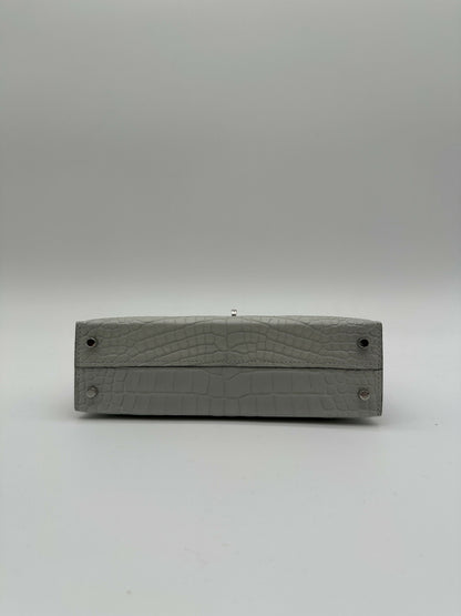 Hermès Kelly 20 Gris Neve Matte Alligator PHW K 2026
