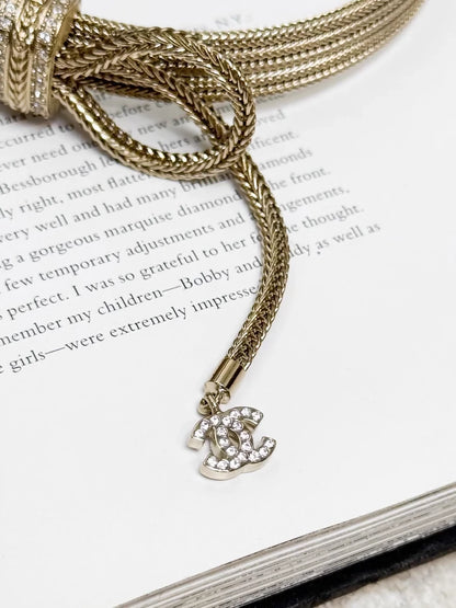 Chanel 2024 Fall/Winter collection gold bow necklace