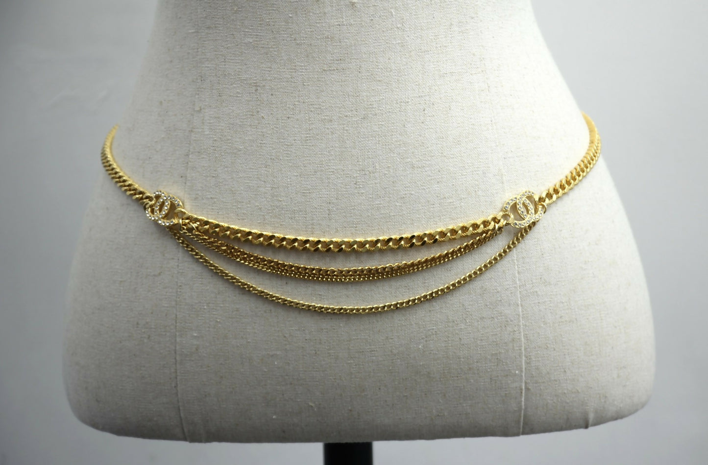 Chanel F22A Metal Rhinestones Two CC Gold-tone Chunky Waist Chain Belt L85