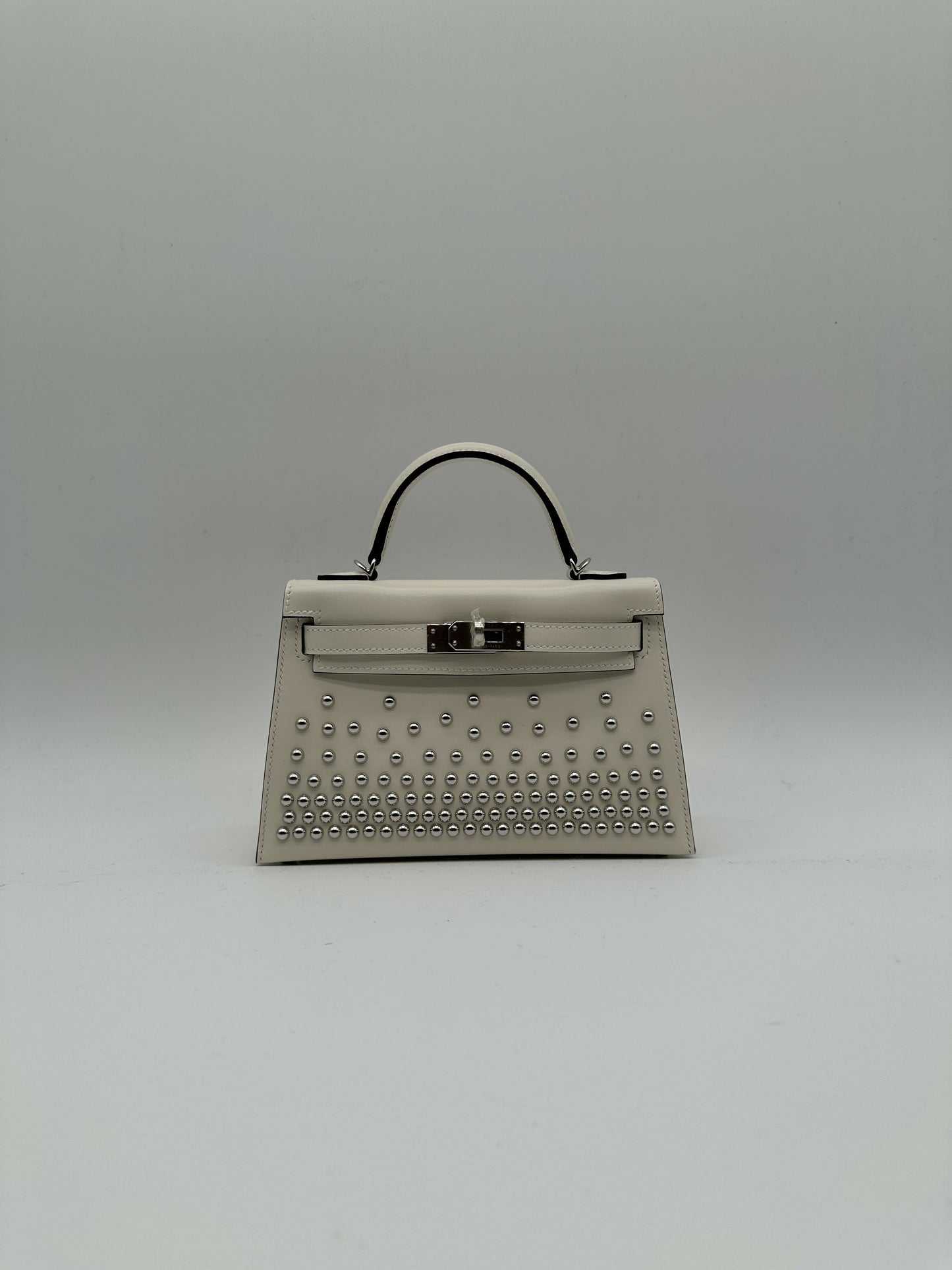 Hermès Kelly 20 Clouté Cream PHW G 2026