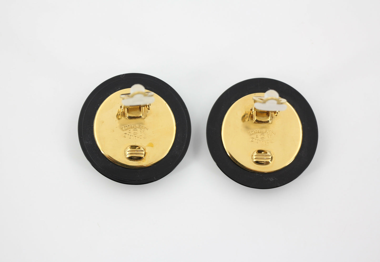 Chanel Vintage 93P Resin Gold-Plated Quilted Black Round Clip-on Earrings