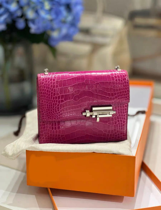 HERMES Shiny Alligator Mini Verrou Chaine Bag Rose Scheherazade