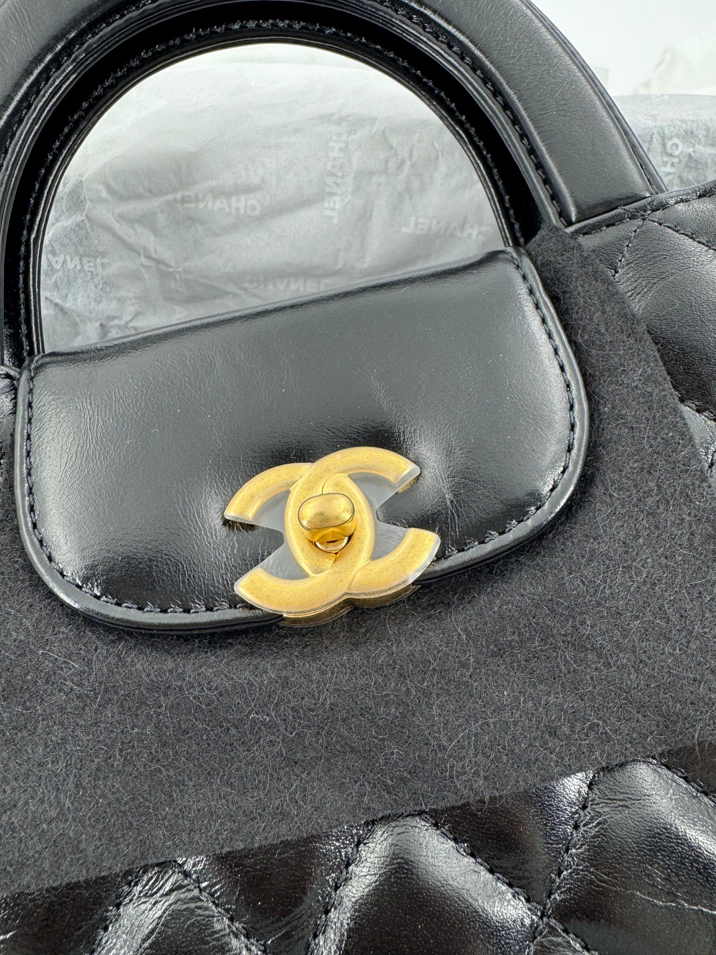 Chanel kelly Bag in Black leather gold hardware