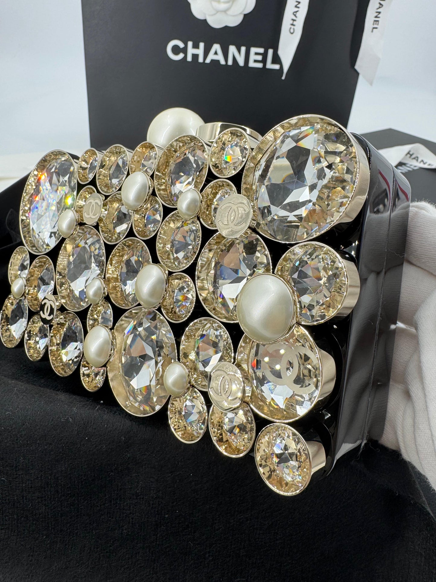 Chanel Fall-Winter 2025/26 oversized rhinestones, pearls, and double C jewels evening bag
