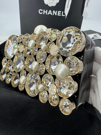 Chanel Fall-Winter 2025/26 oversized rhinestones, pearls, and double C jewels evening bag