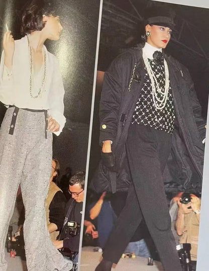 Chanel Vintage1983 Black and White Snowflake Pearl Button Jacket