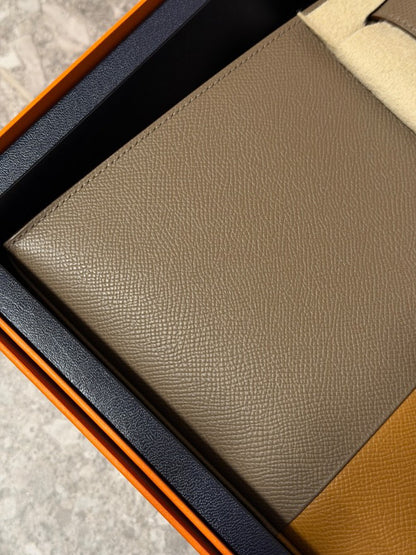 Hermès Kelly 28 Sellier Sesame/Etoupe/Bleu Indigo Veau Epsom Laiton Palladium Hardware