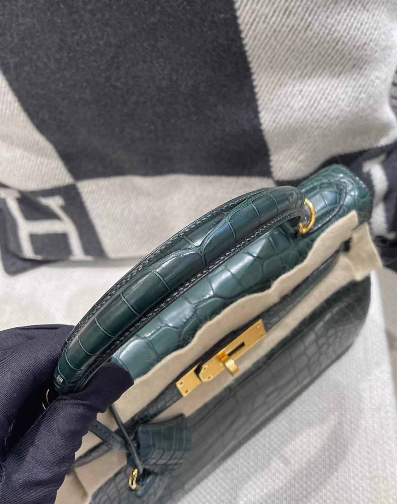 Hermes Kelly 28 1T Dark Green Matte crocodile leather gold hardware
