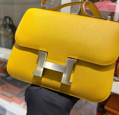 HERMÈS Constance Mini 19 shoulder bag in Jaune Ambre Epsom leather with Palladium hardware