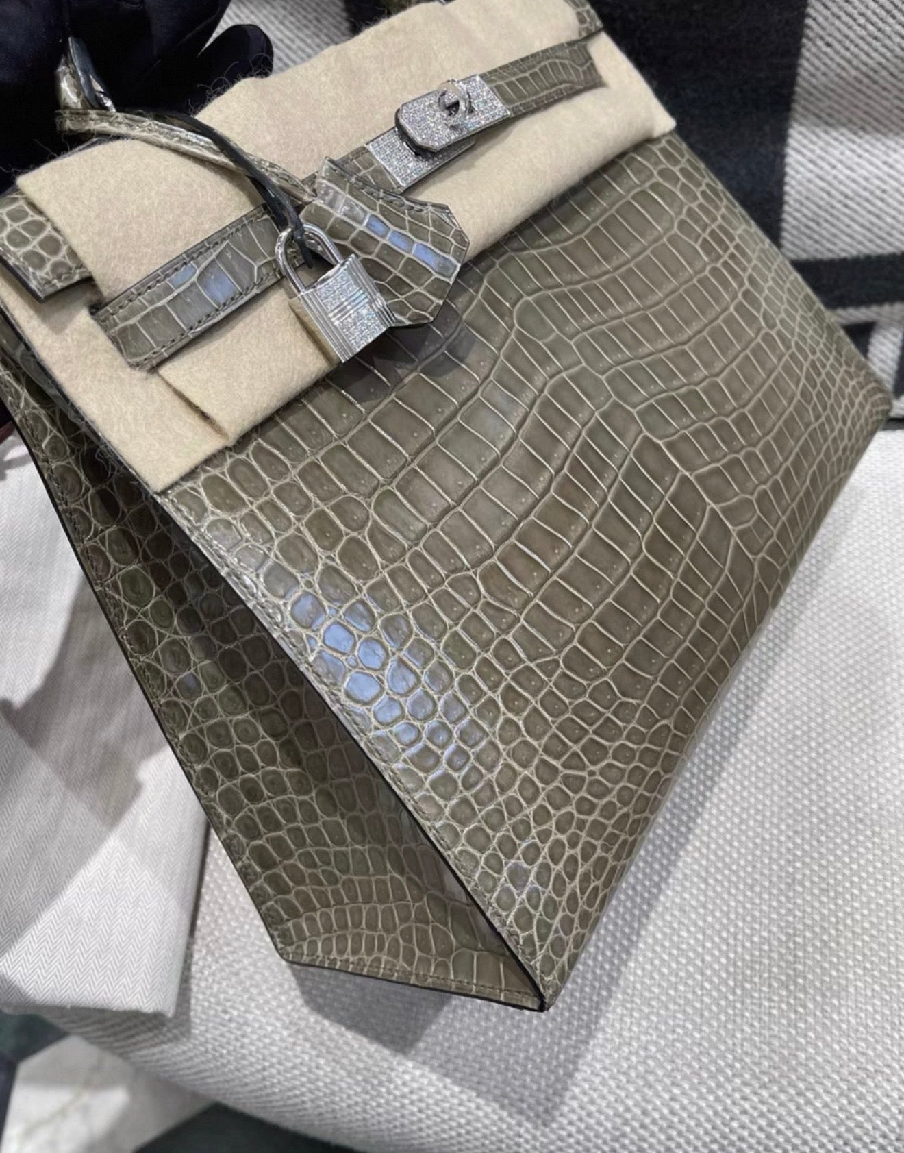 Hermès Kelly 32 Gris Crocodile White Gold Diamonds - Wararni