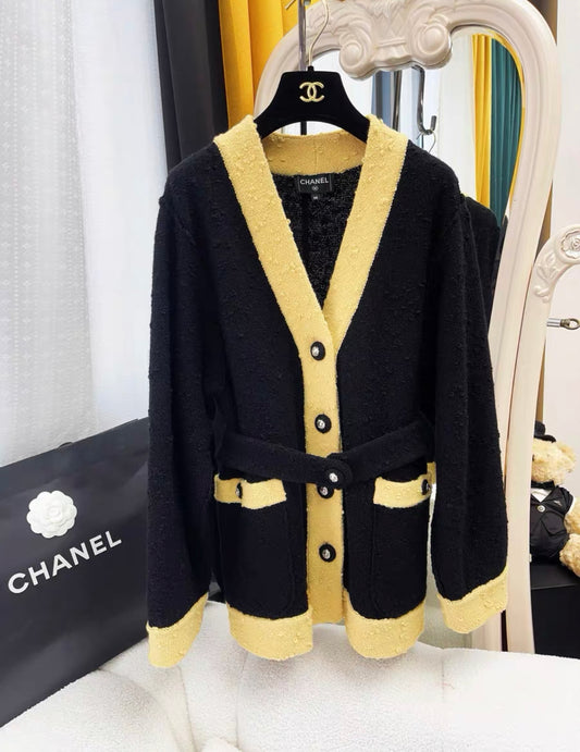 Chanel 24k Cardigan in Wool Black & Light Yellow size 38