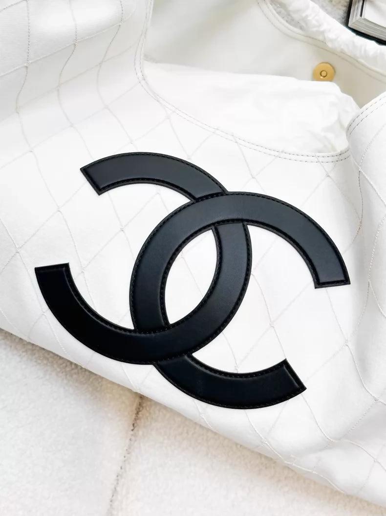 Chanel 26M White Large Logo Tote Bag – Wararni.com