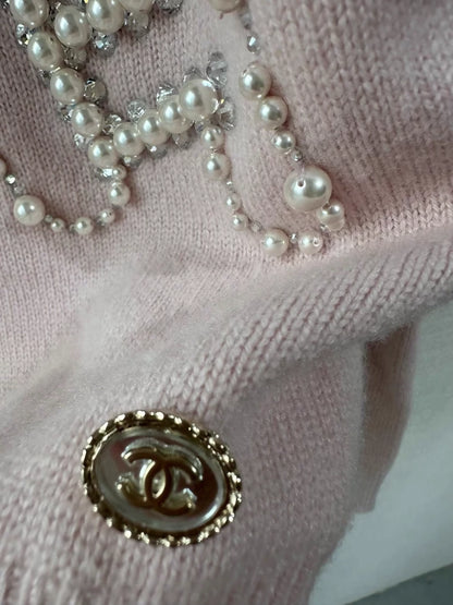 Chanel 21S pink cashmere sweater with pearl and rhinestone embroidery and letter embroidery