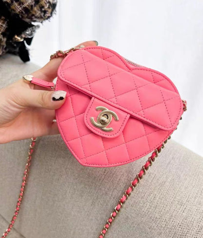 CHANEL Chanel 22S Pink Small heart bag - Small Crossbody Bag - Secondhand luxury from Wararni