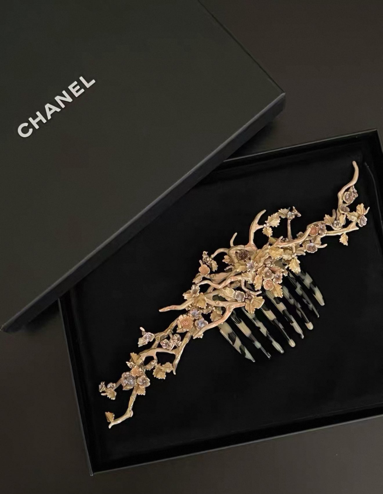 Chanel 2010 Spring Runway Gold-Plated Carved Hairpin