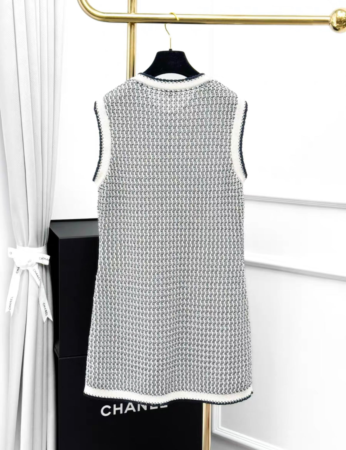 Chanel 2022 pre-spring summer collection black and white four-pocket tweed dress size 40