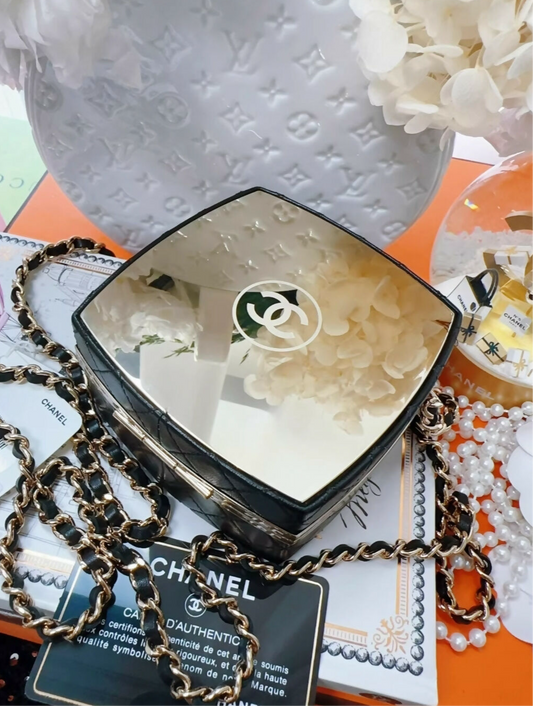 Chanel 21K cosmetic bag minaudière