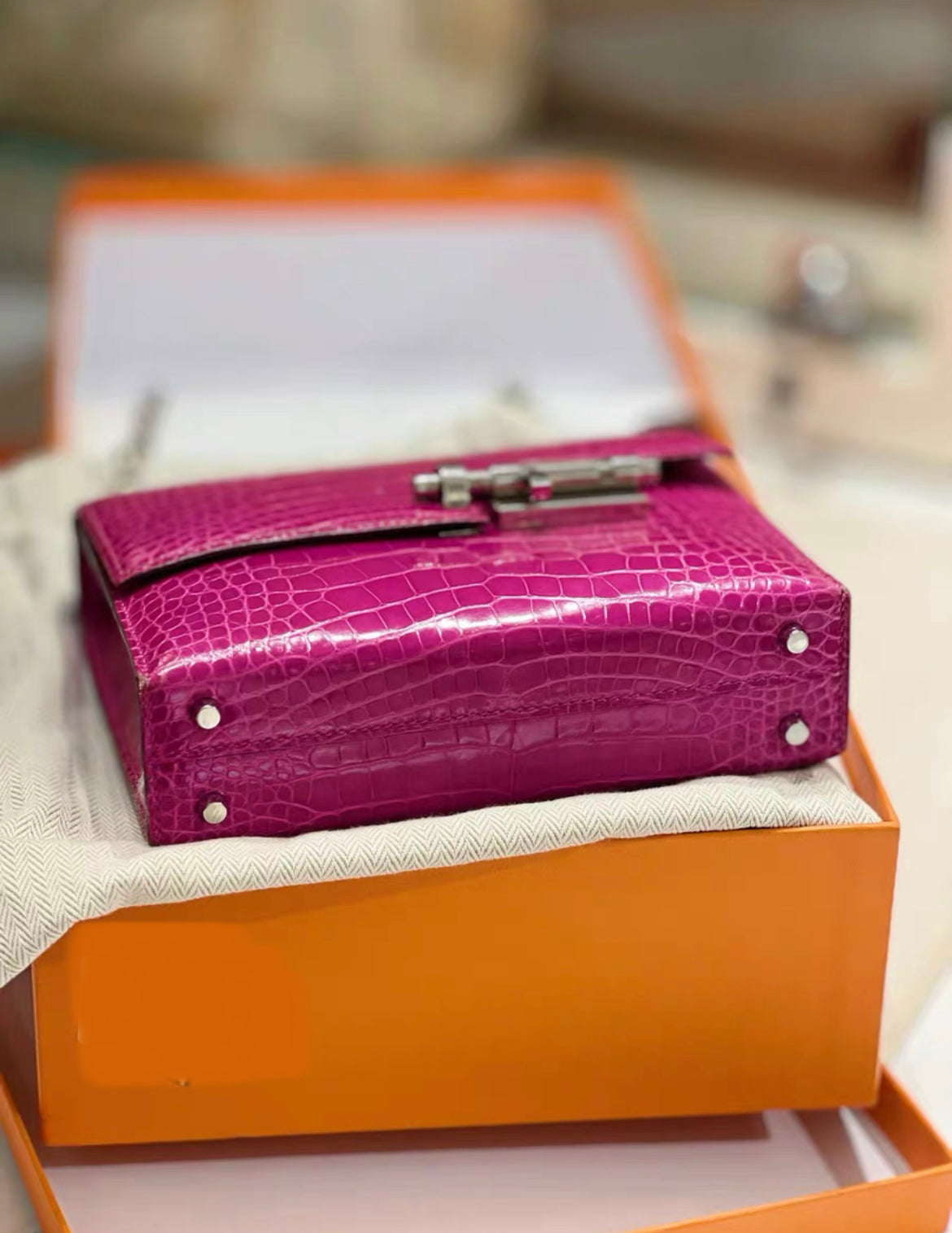 HERMES Shiny Alligator Mini Verrou Chaine Bag Rose Scheherazade