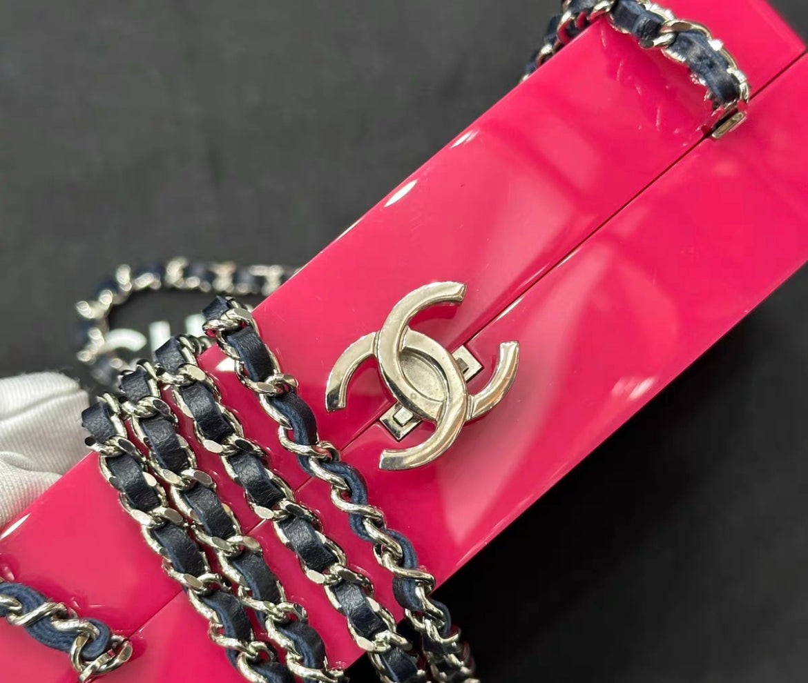 Chanel SS 2015 “je ne suis pas en solde” Minaudiere Clutch