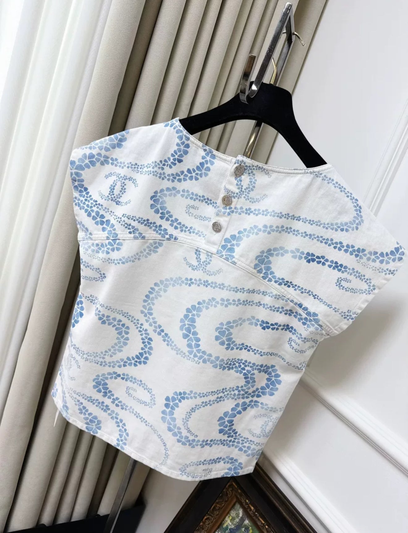 Chanel 25M coco beach blue & white Top