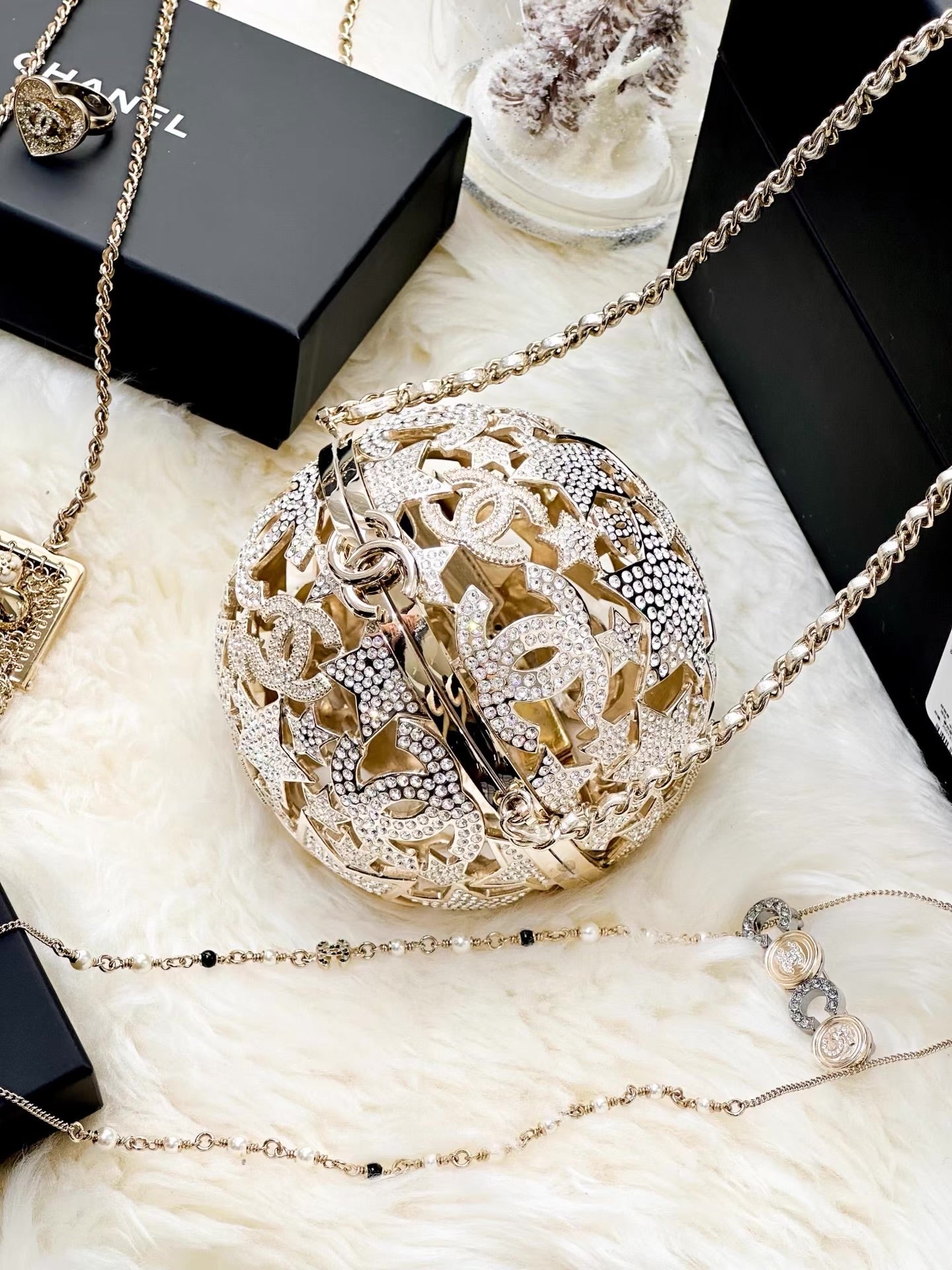 Chanel 25A gold star-patterned spherical evening bag