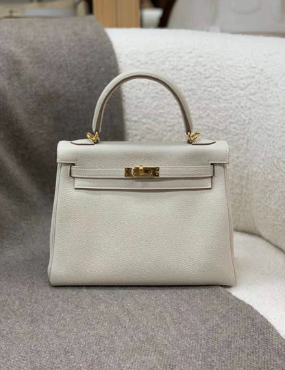 HERMÈS Kelly 25 in Craie Togo leather with Gold hardware