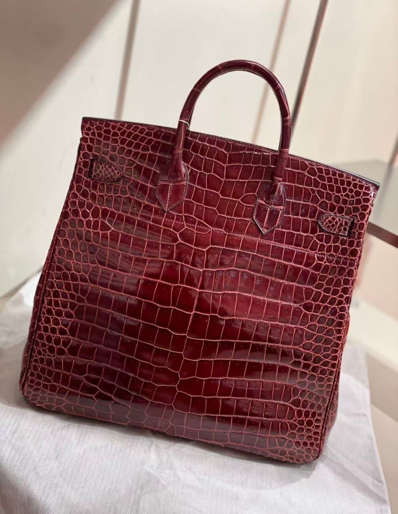 Hermes Birkin HAC 40 Bordeaux Burgundy Shiny crocodile leather gold hardware