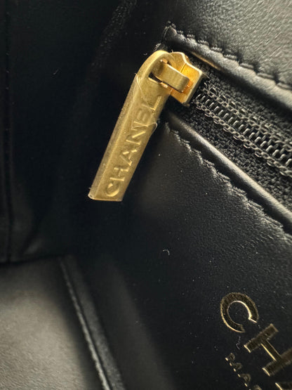 Chanel kelly Bag in Black leather gold hardware