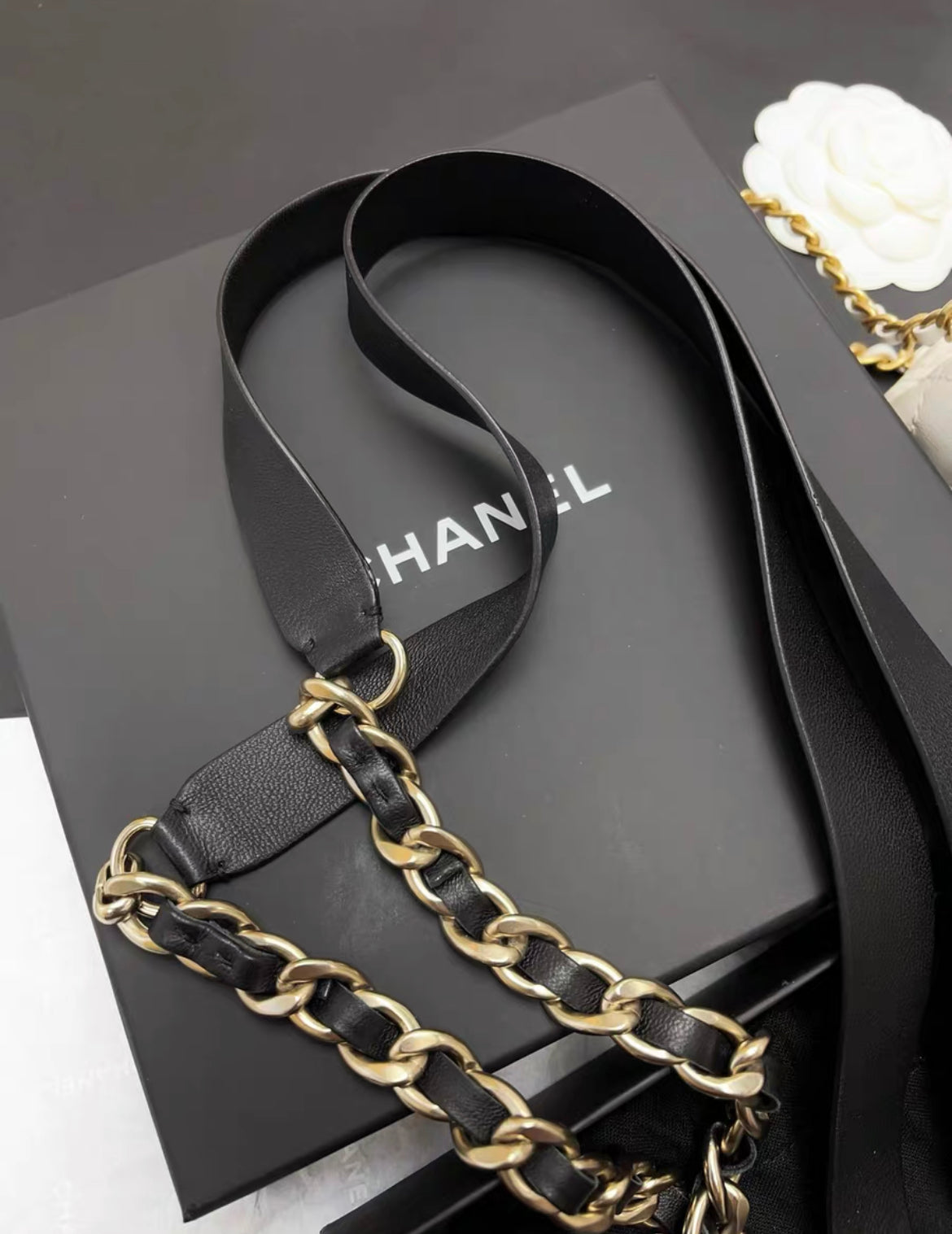 Chanel 2020 black leather chain belt size XS