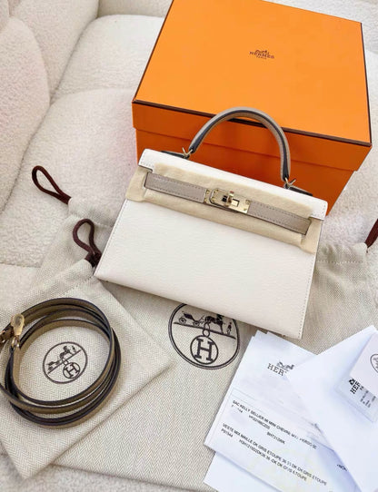 Hermès Special Order (HSS) Kelly 20 Nata and Gris Etoupe Chevre Permabrass Hardware stamp B, brand new