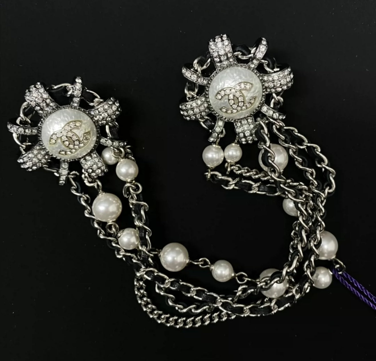 Chanel 21A Double chain brooch