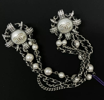 Chanel 21A Double chain brooch