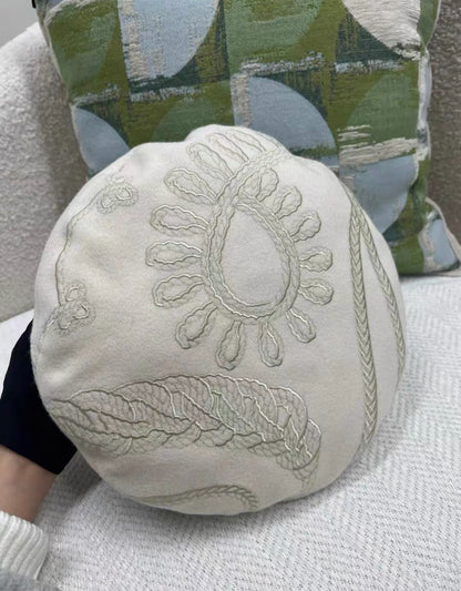 Hermes white embroidered beret, size 59, brand new