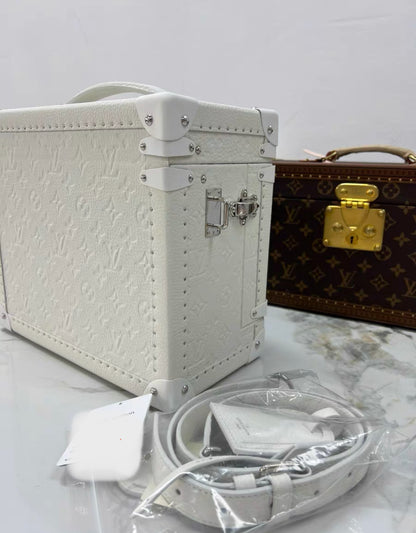 Limited Edition Louis Vuitton x Virgil Abloh Zoooom With Friends White Monogram Essential Trunk