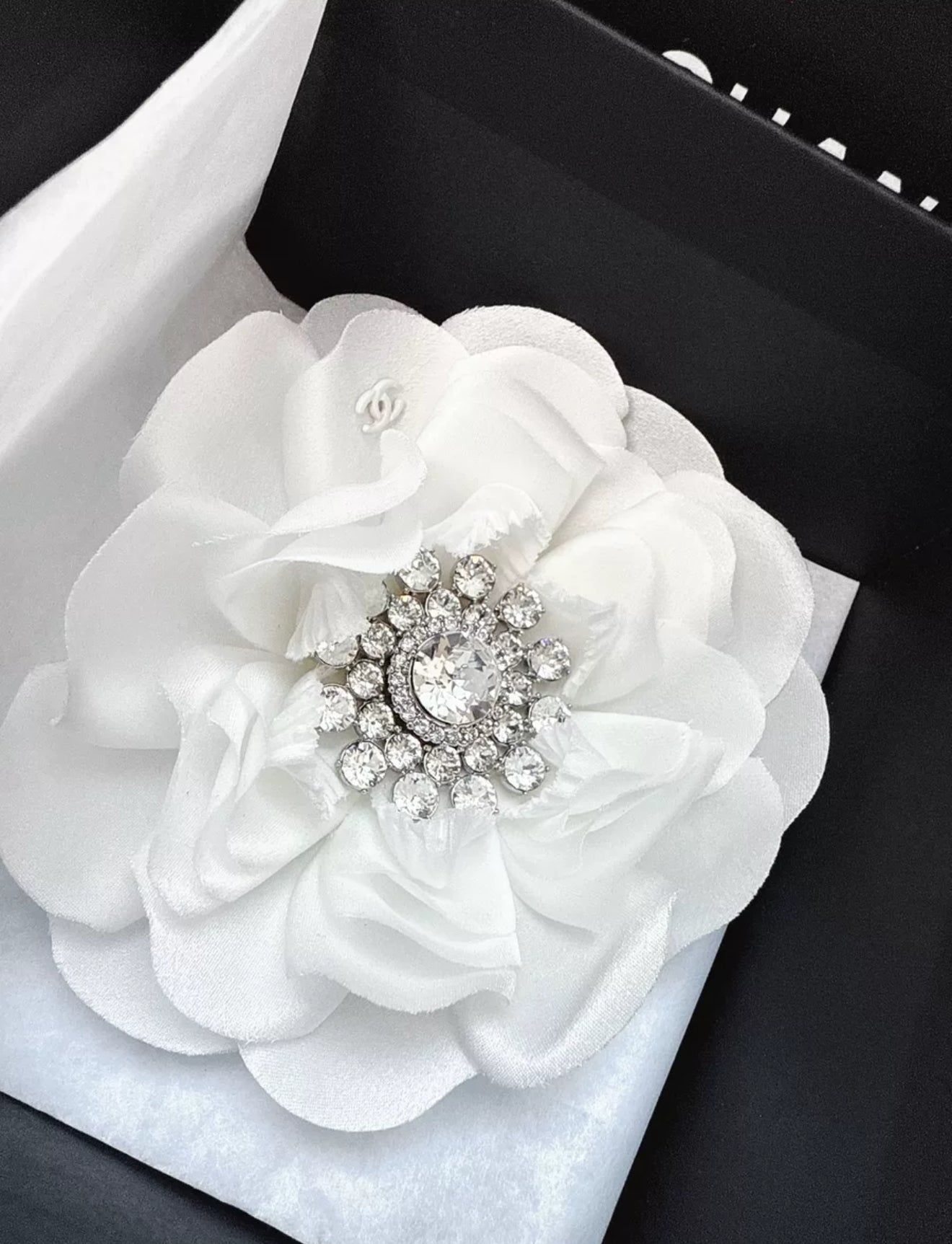 Chanel 25a Haute Couture white silk camellia brooch – Wararni.com