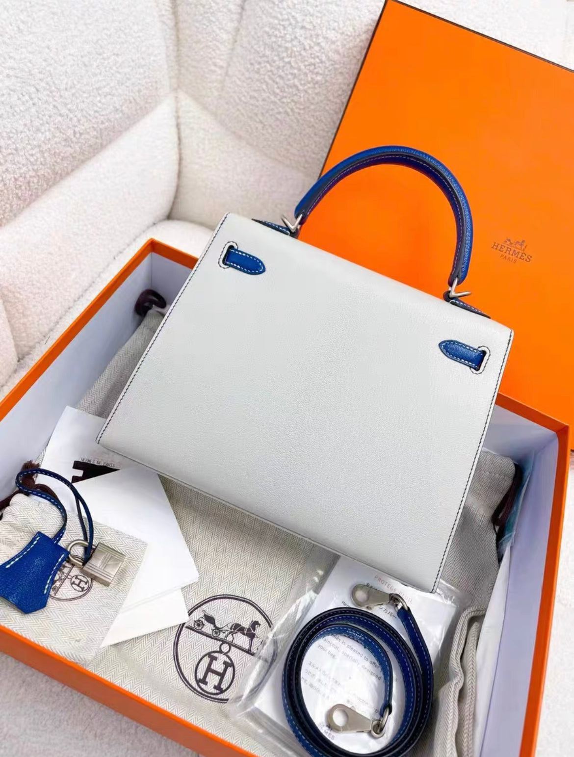 HERMÈS HSS Special Order Kelly 25 handbag in Gris Perle and Blue Saphir Chevre leather with Brushed Palladium hardware