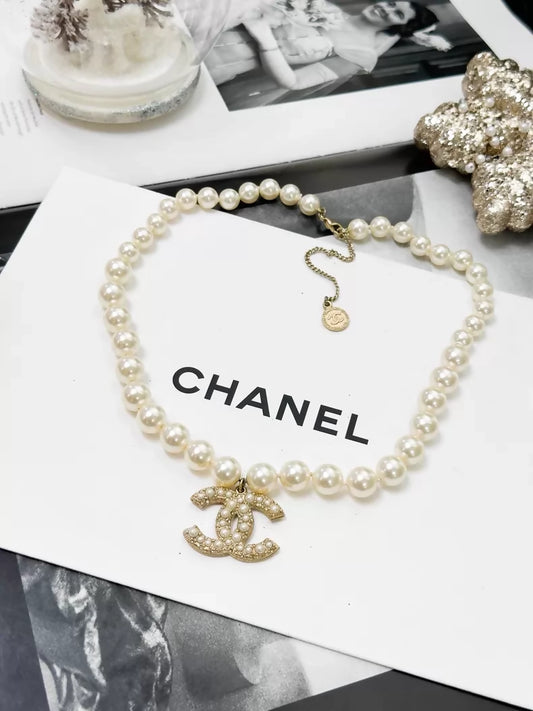 Chanel 14C  gold double C logo pearl choker