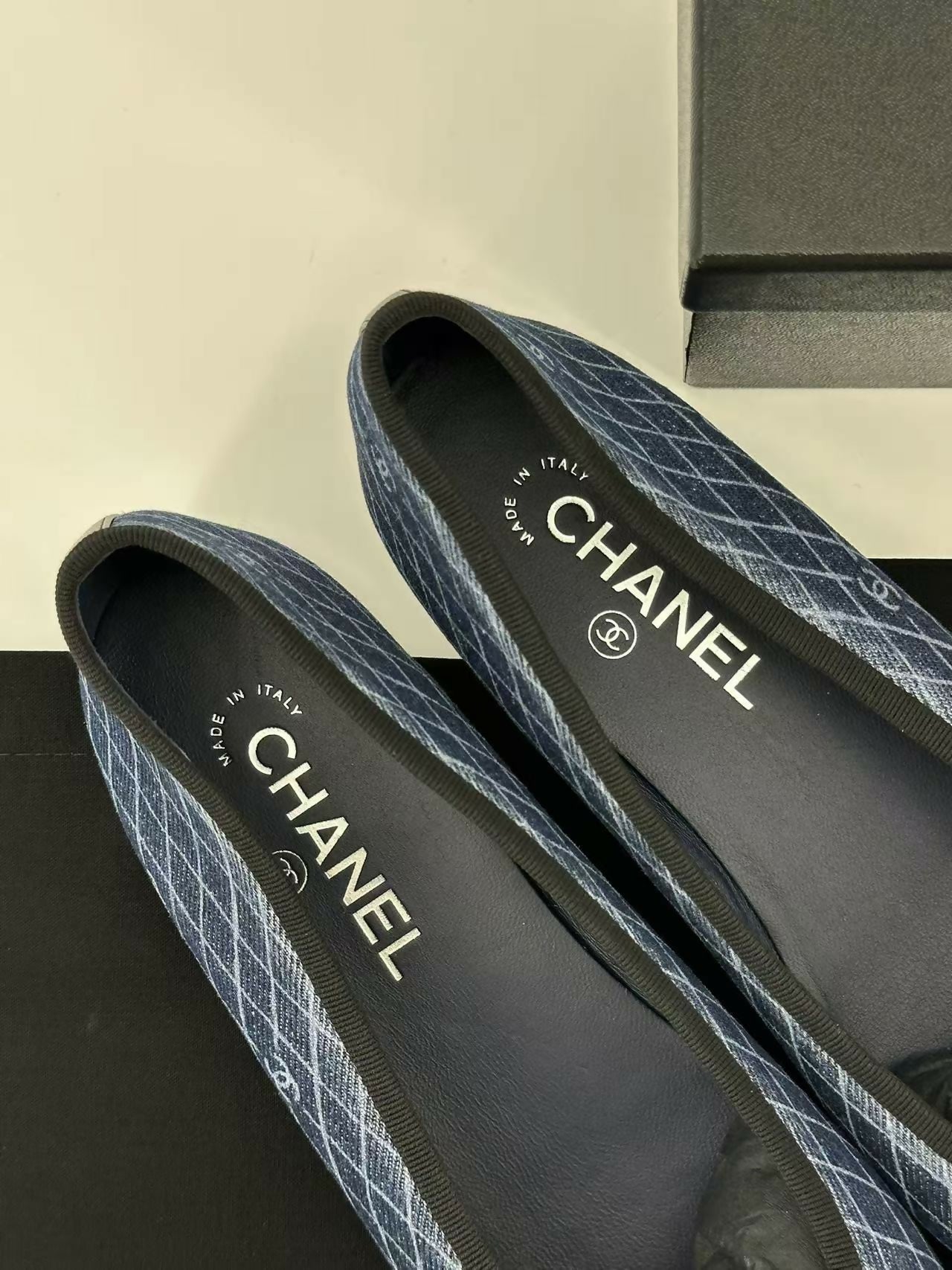 Chanel 25P Denim Ballet Flats Size 39 in Navy Blue & Dark Chanel 25P Denim Ballet Flats Size 39 in Navy Blue & Dark